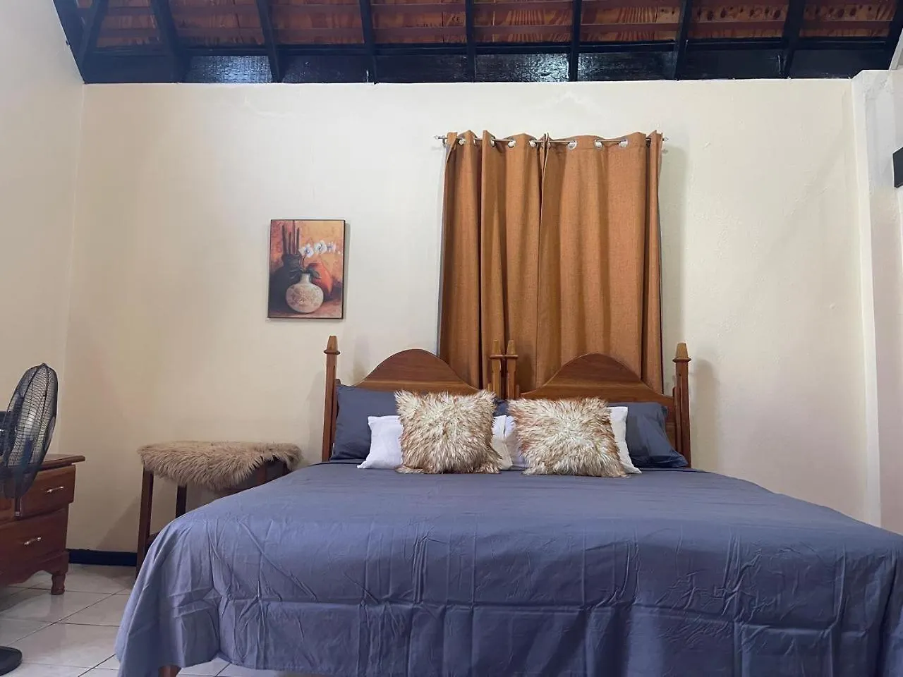 Oceanfront Condo W/ Free Parking + High Speed Wifi ネグリル アパート
