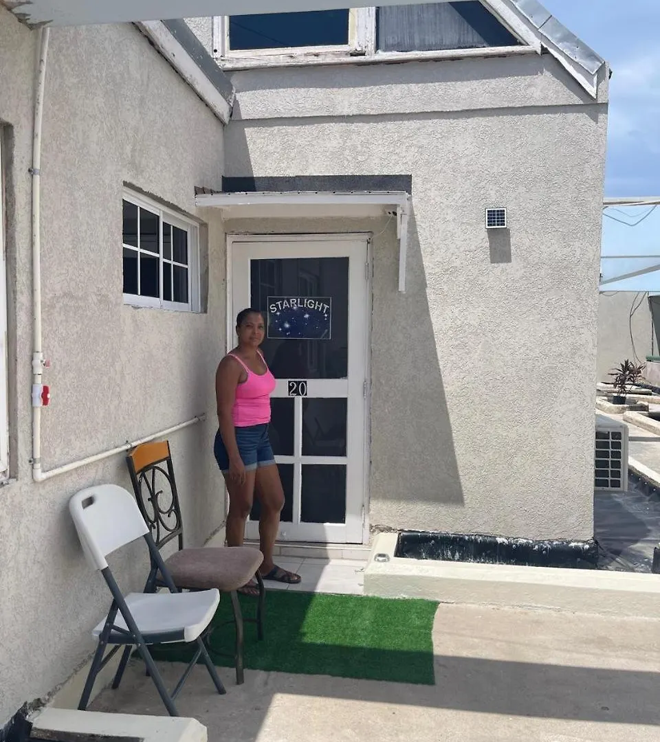 Oceanfront Condo W/ Free Parking + High Speed Wifi ネグリル ジャマイカ